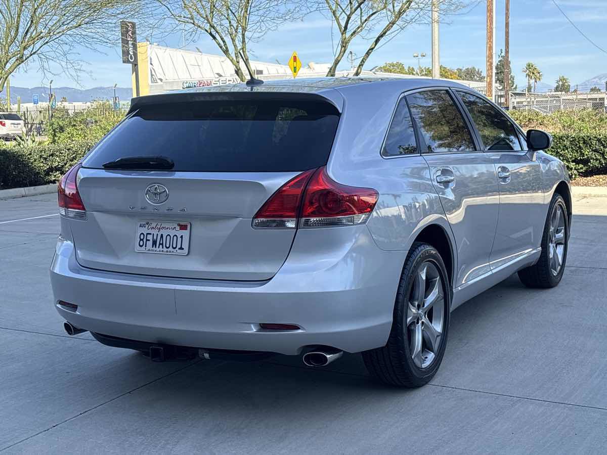 Used 2011 Toyota Venza w/ Leather Pkg image 3