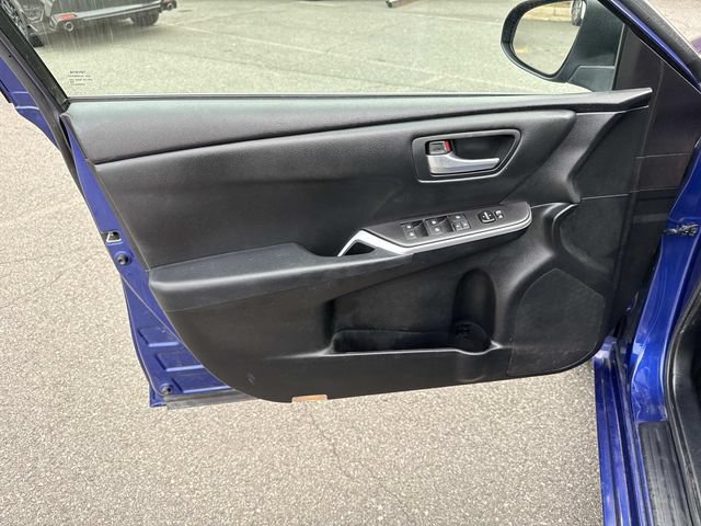 Used 2015 Toyota Camry SE w/ Moonroof Package FWD image 12