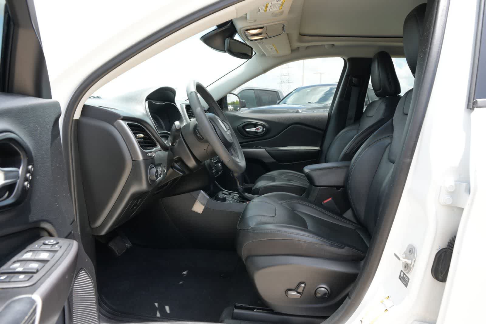 Used 2022 Jeep Cherokee Limited AWD/4WD image 15
