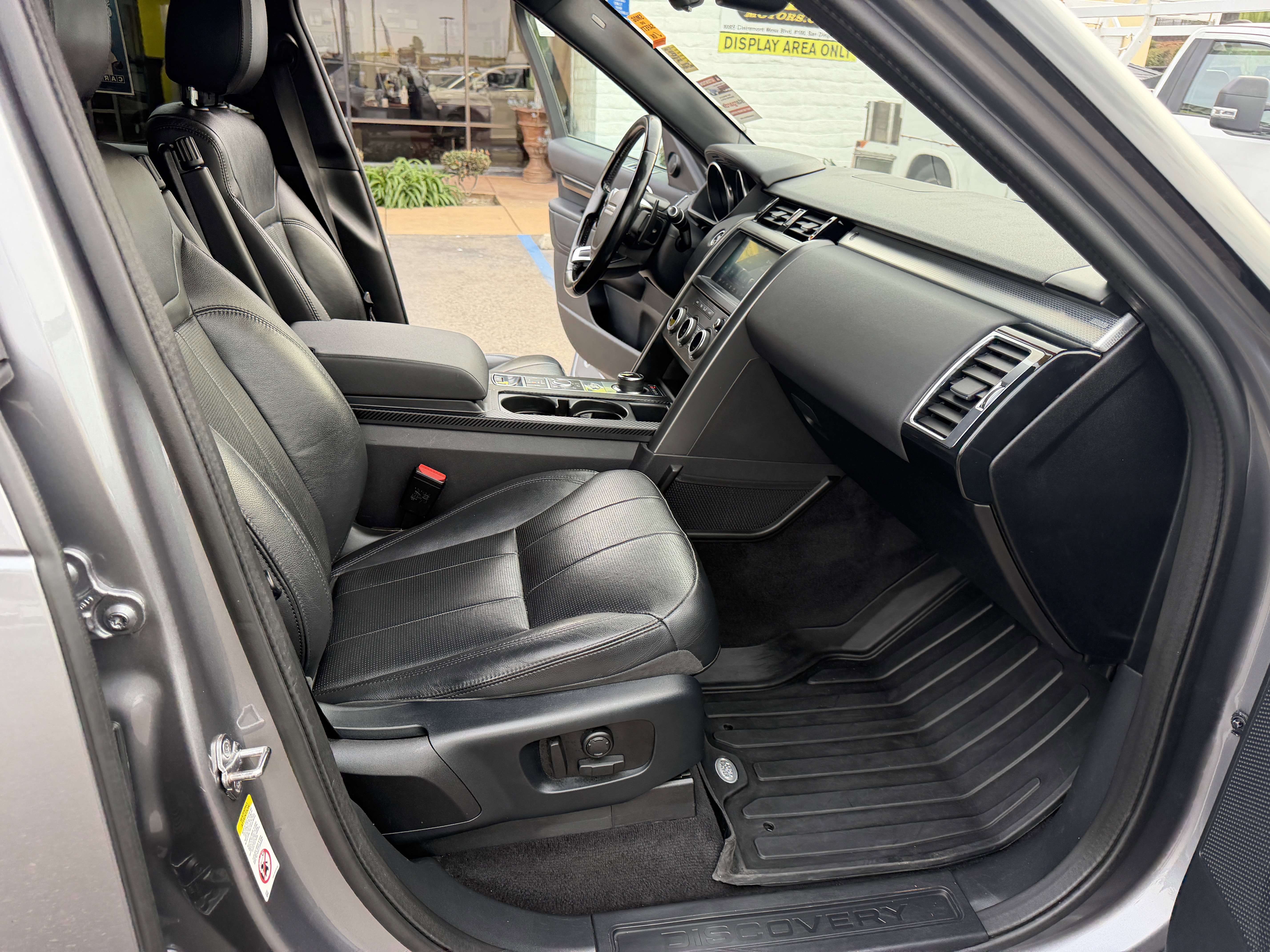 Used 2020 Land Rover Discovery Landmark AWD/4WD image 16