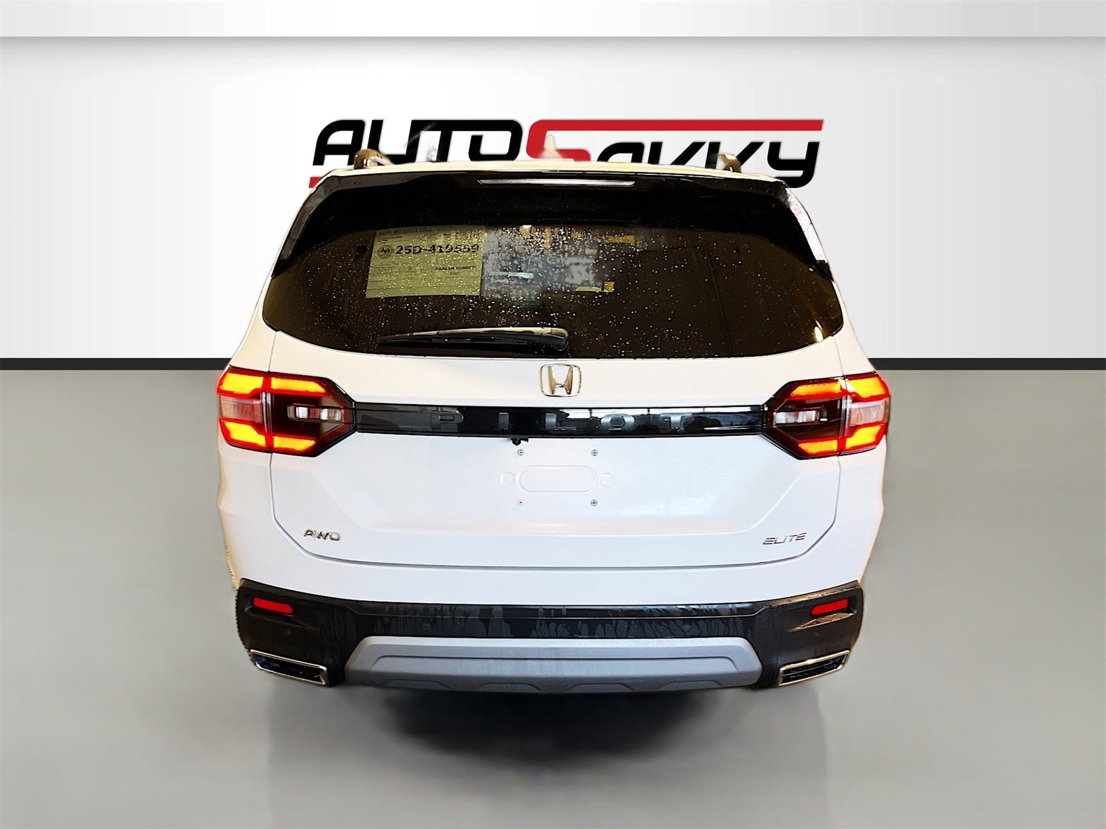 Used 2024 Honda Pilot Elite image 6