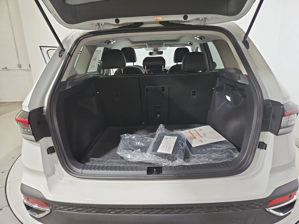 New 2026 Volkswagen Taos SE AWD/4WD image 21
