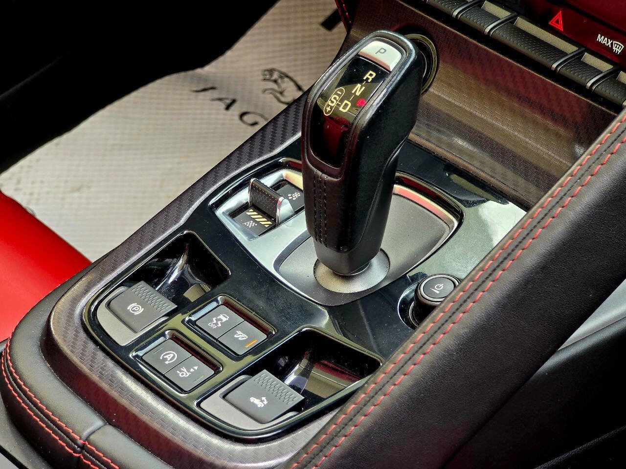 Used 2016 Jaguar F-TYPE R image 22