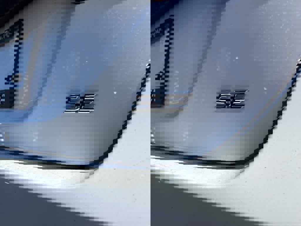 Used 2024 Toyota Camry SE image 5