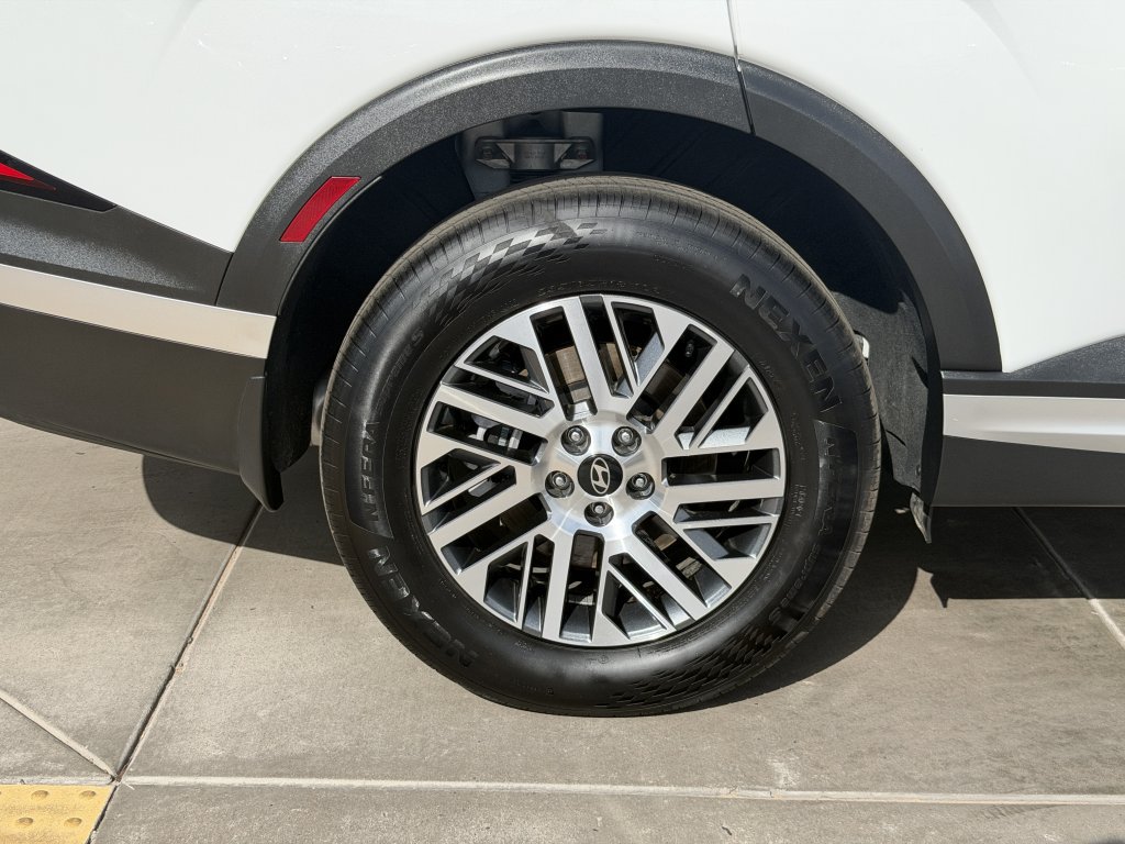 Used 2026 Hyundai Palisade SEL FWD image 15