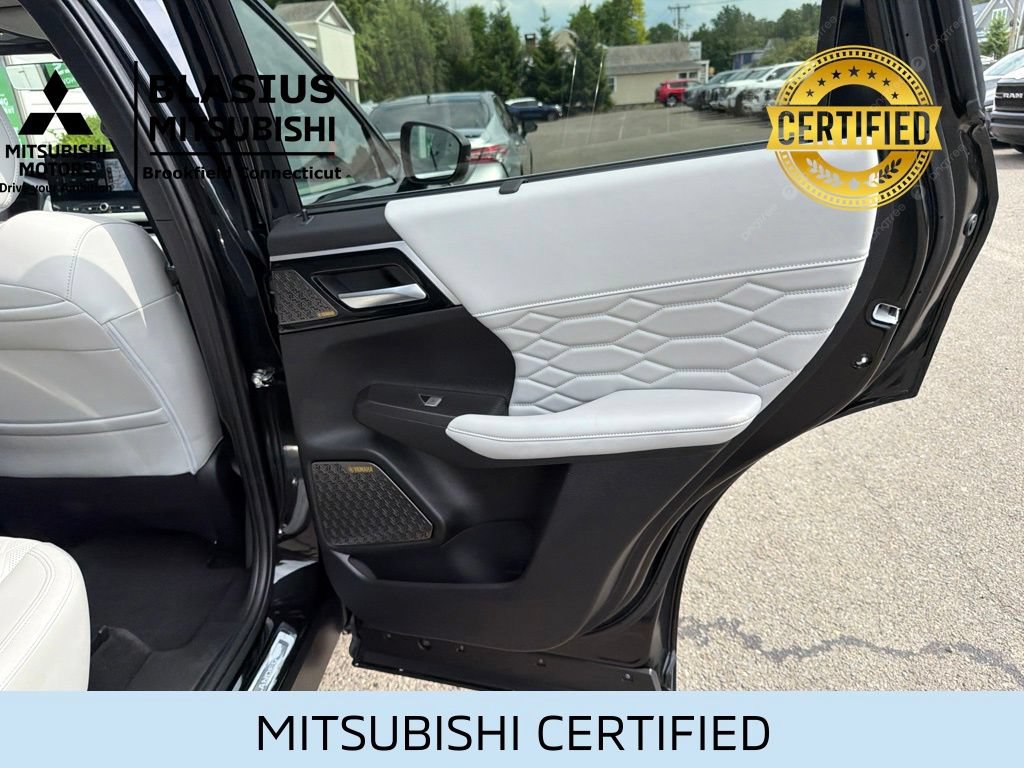 Used 2025 Mitsubishi Outlander AWD image 35