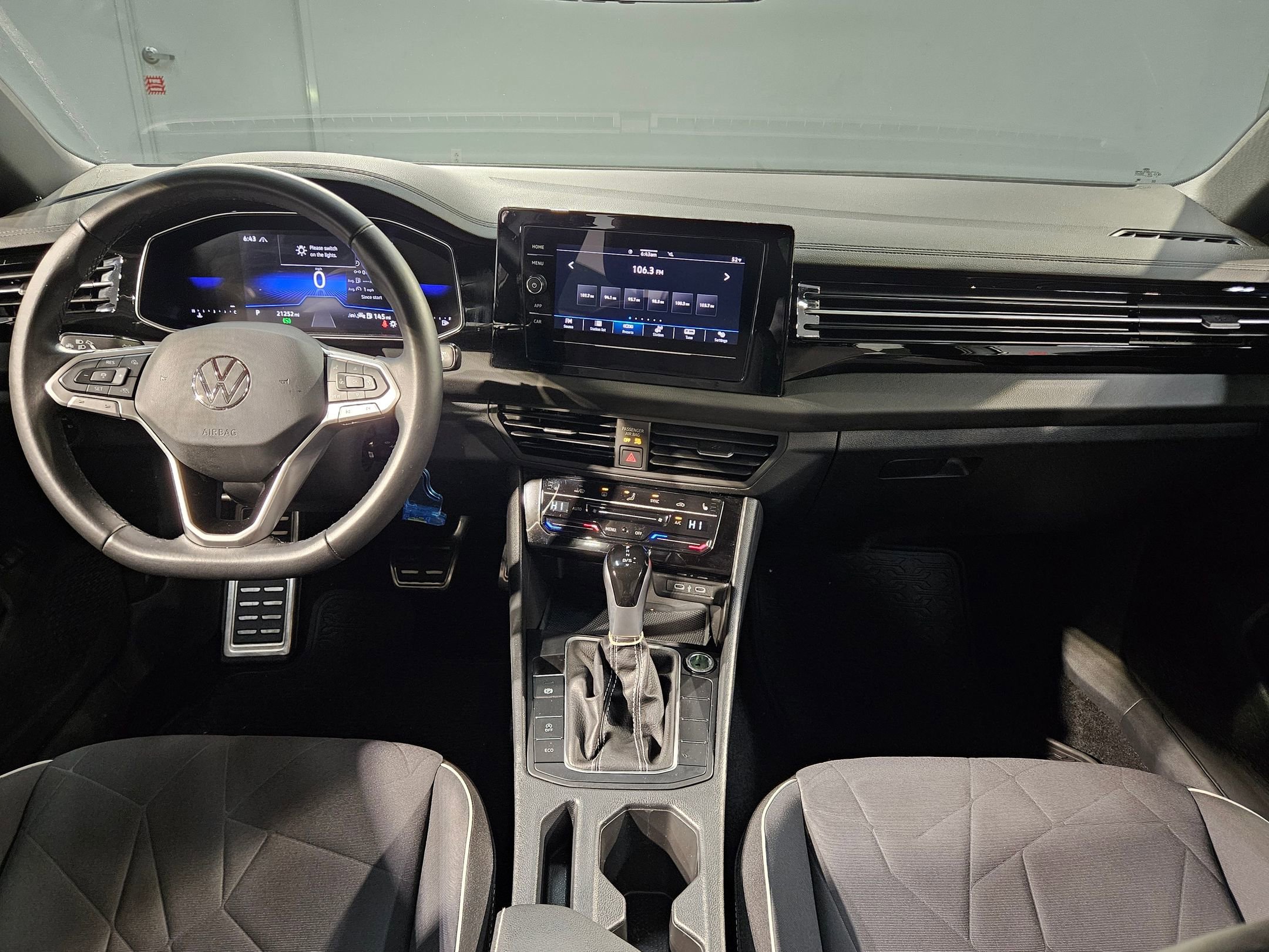 Used 2025 Volkswagen Jetta Sport image 10