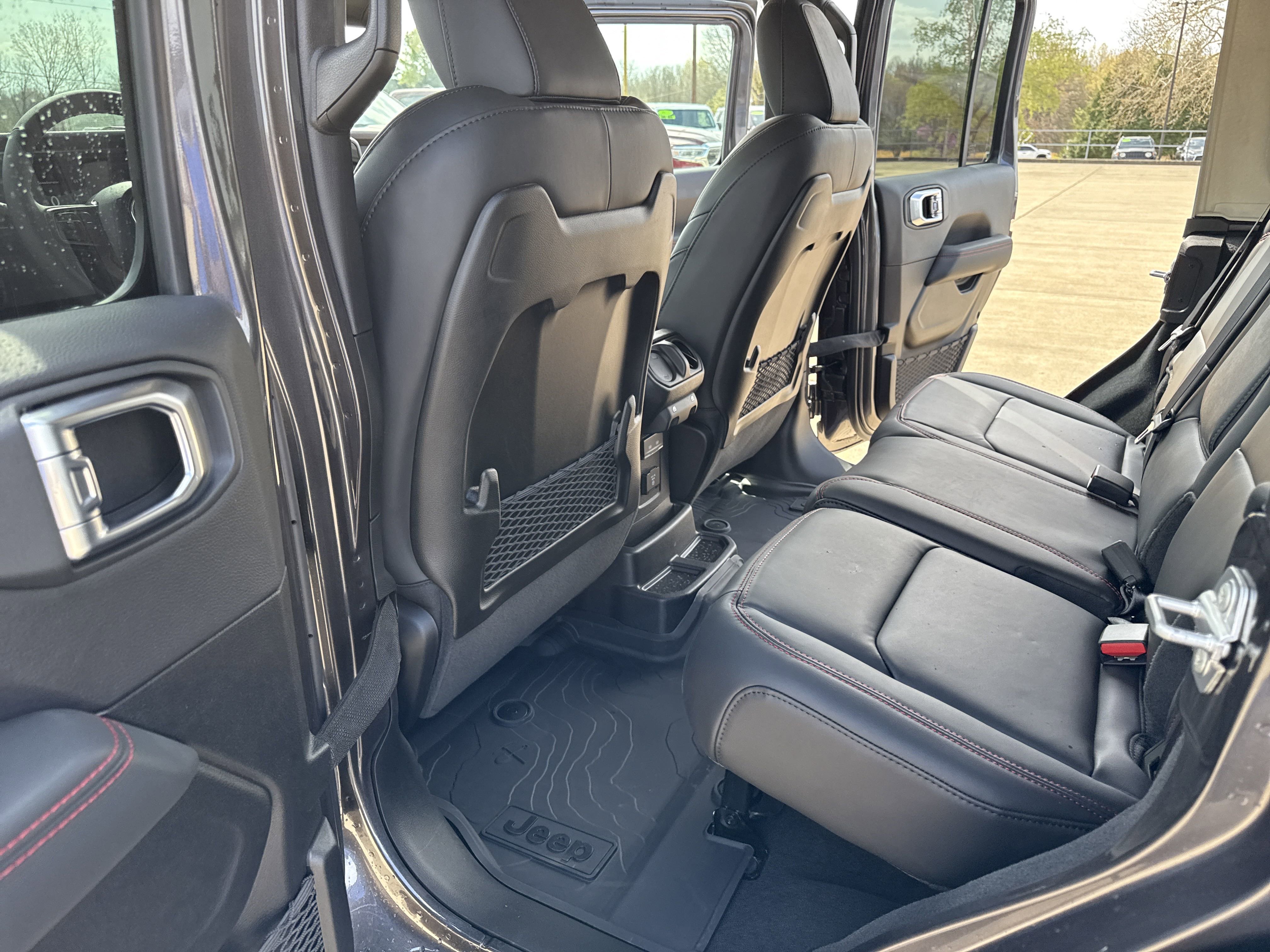 New 2025 Jeep Wrangler Unlimited Rubicon w/ Technology Group image 27