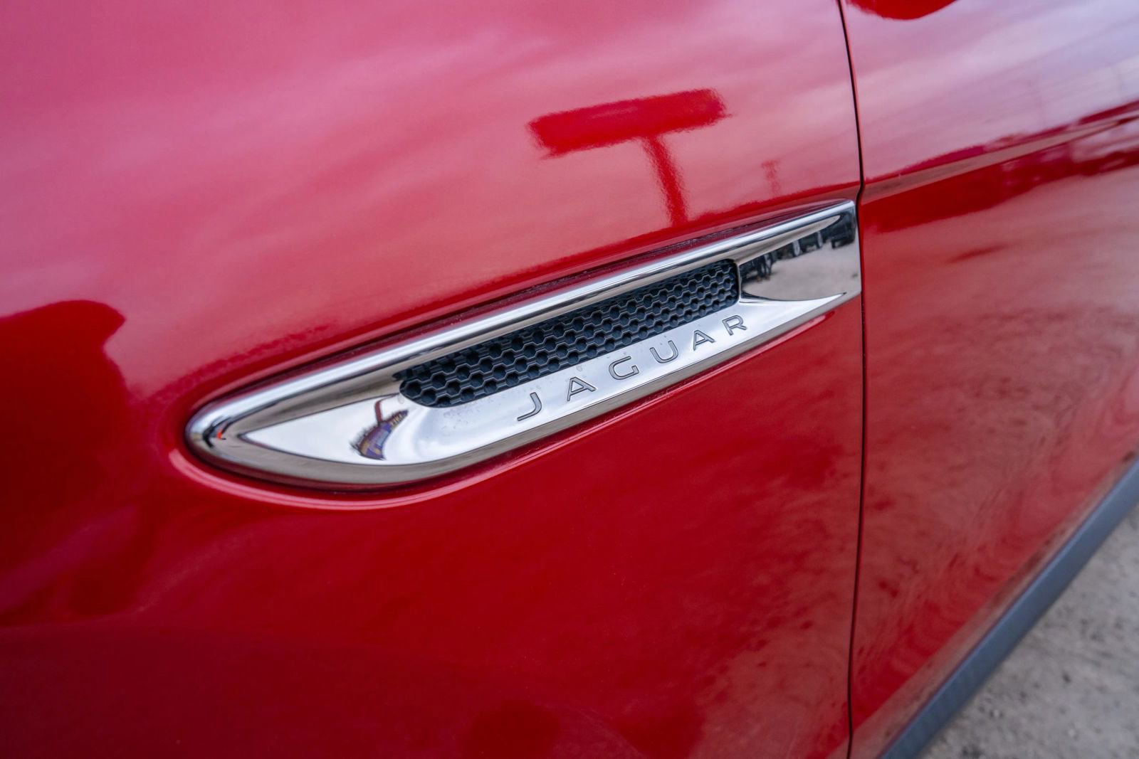 Used 2018 Jaguar F-PACE Premium image 20