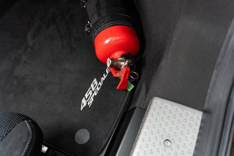 Used 2015 Ferrari 458 Speciale Coupe RWD image 64