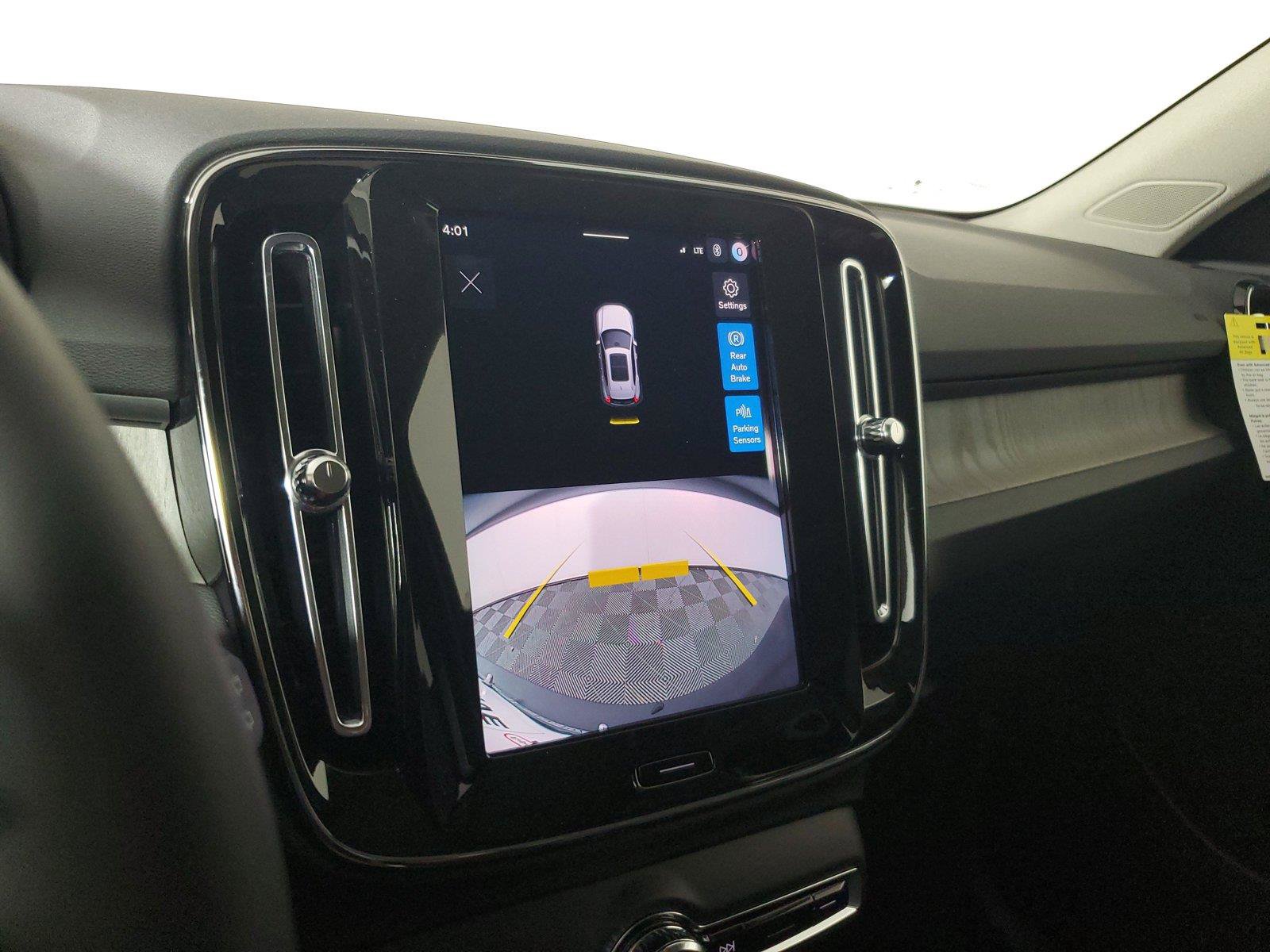 New 2026 Volvo XC40 B4 Core w/ Protection Package Premier FWD image 29