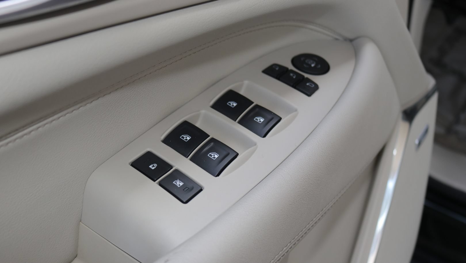 Used 2016 Cadillac Escalade Luxury AWD/4WD image 11