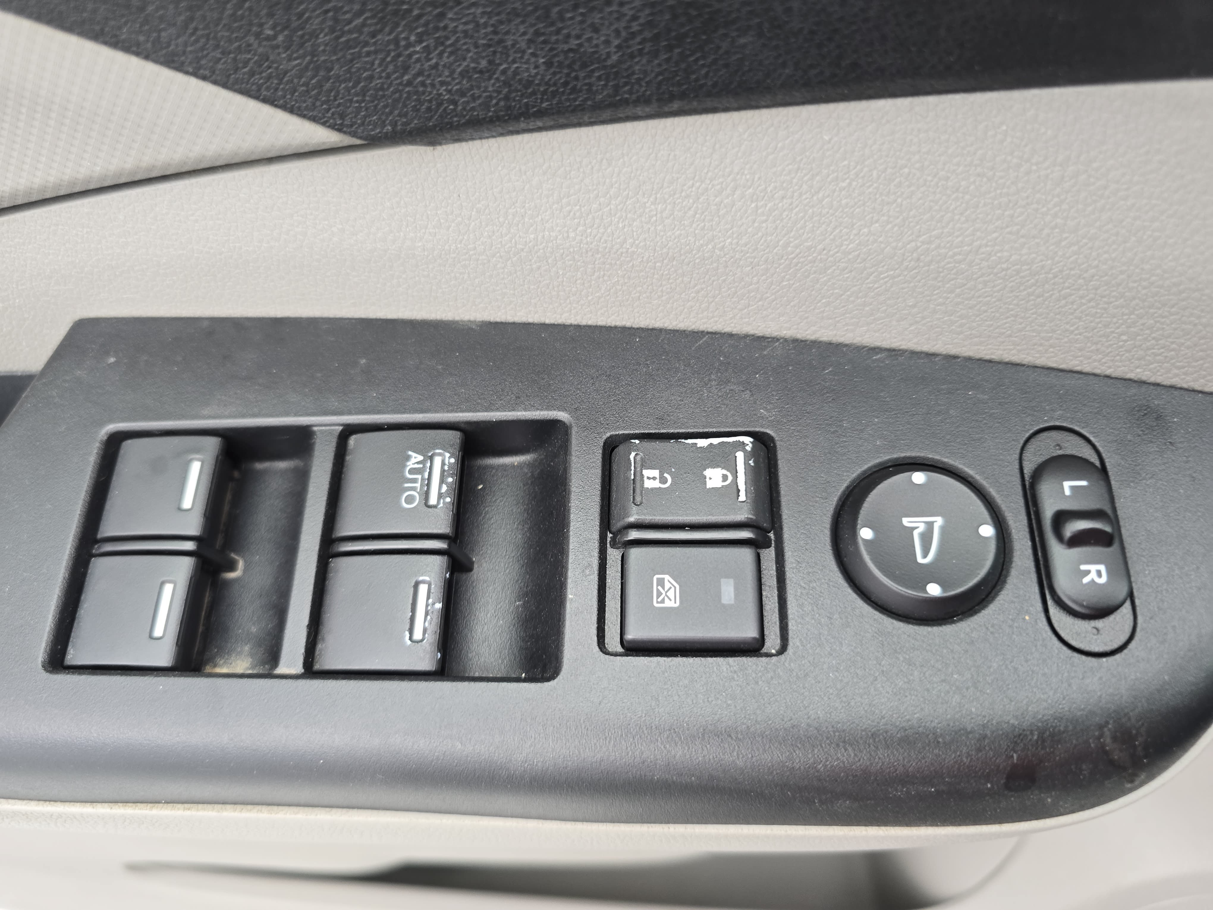 Used 2013 Honda CR-V LX image 25