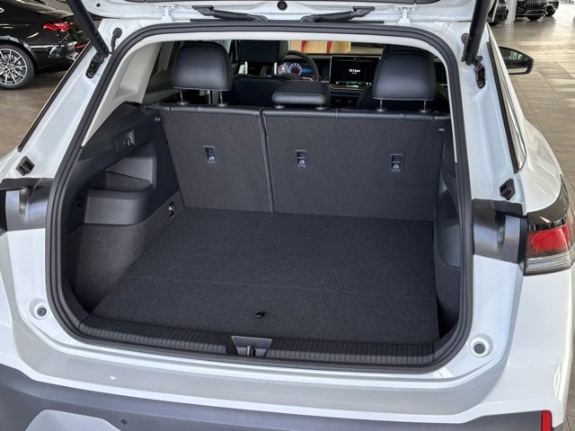 Used 2025 Volkswagen Tiguan SE image 31