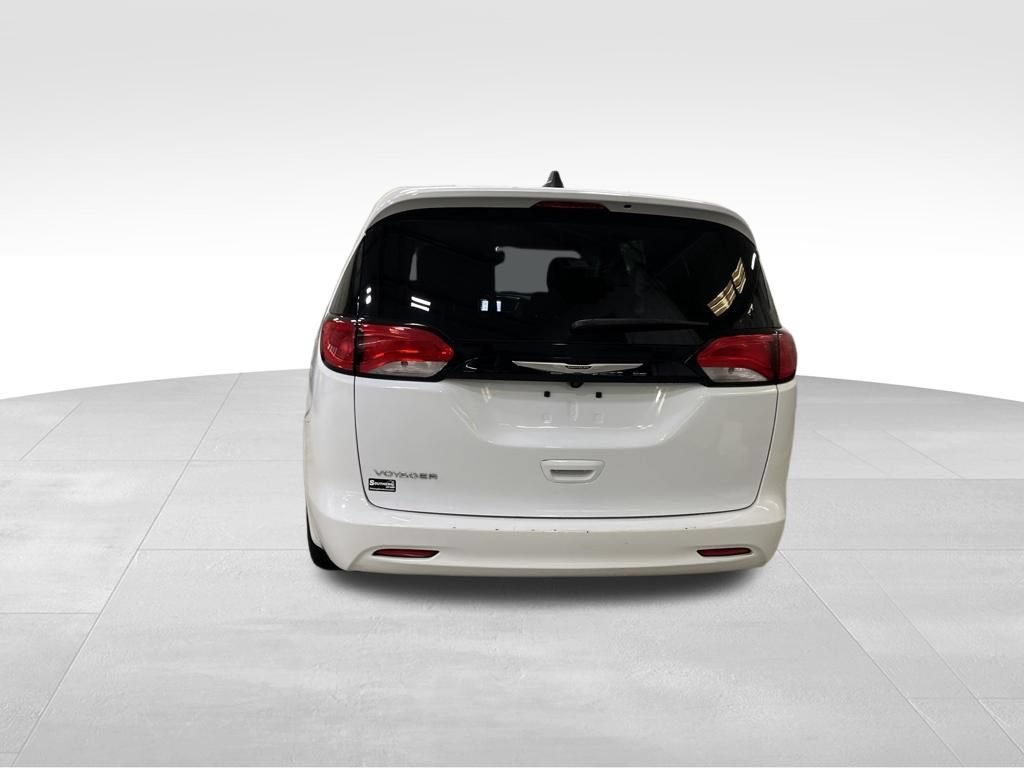 Used 2023 Chrysler Voyager LX FWD image 4