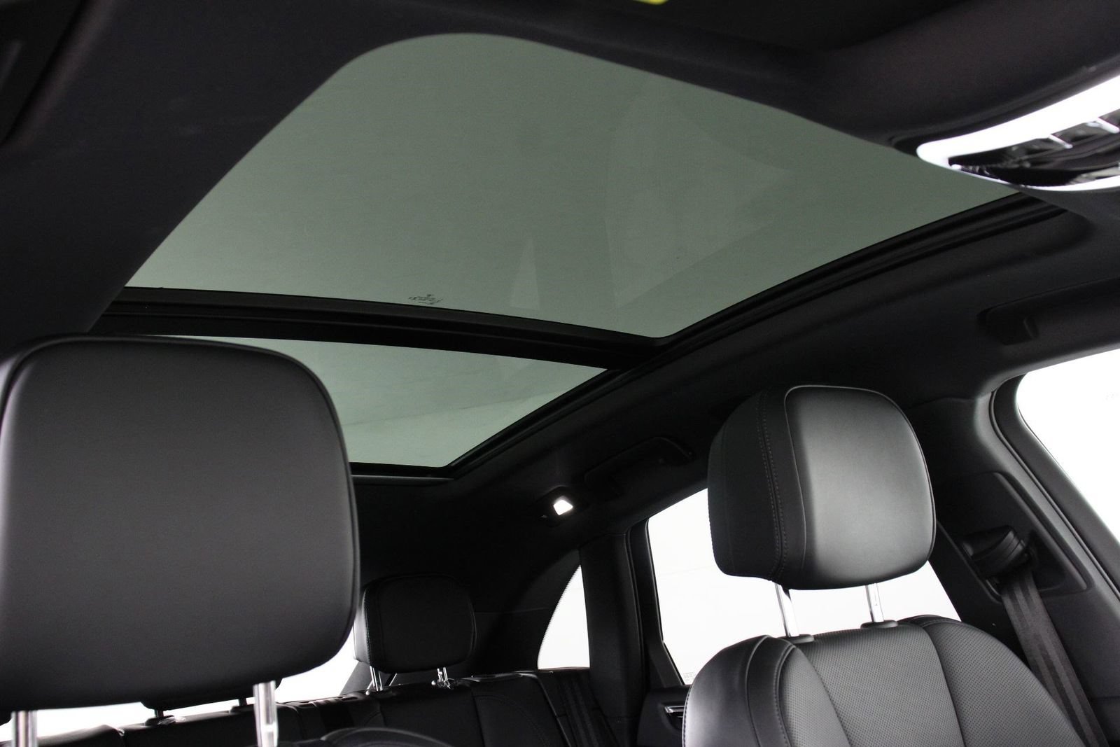Certified 2026 Porsche Macan AWD/4WD image 25