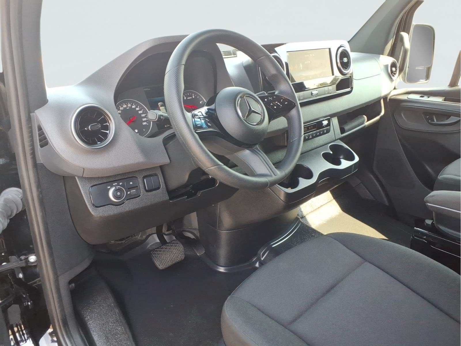 Used 2025 Mercedes-Benz Sprinter 2500 image 26