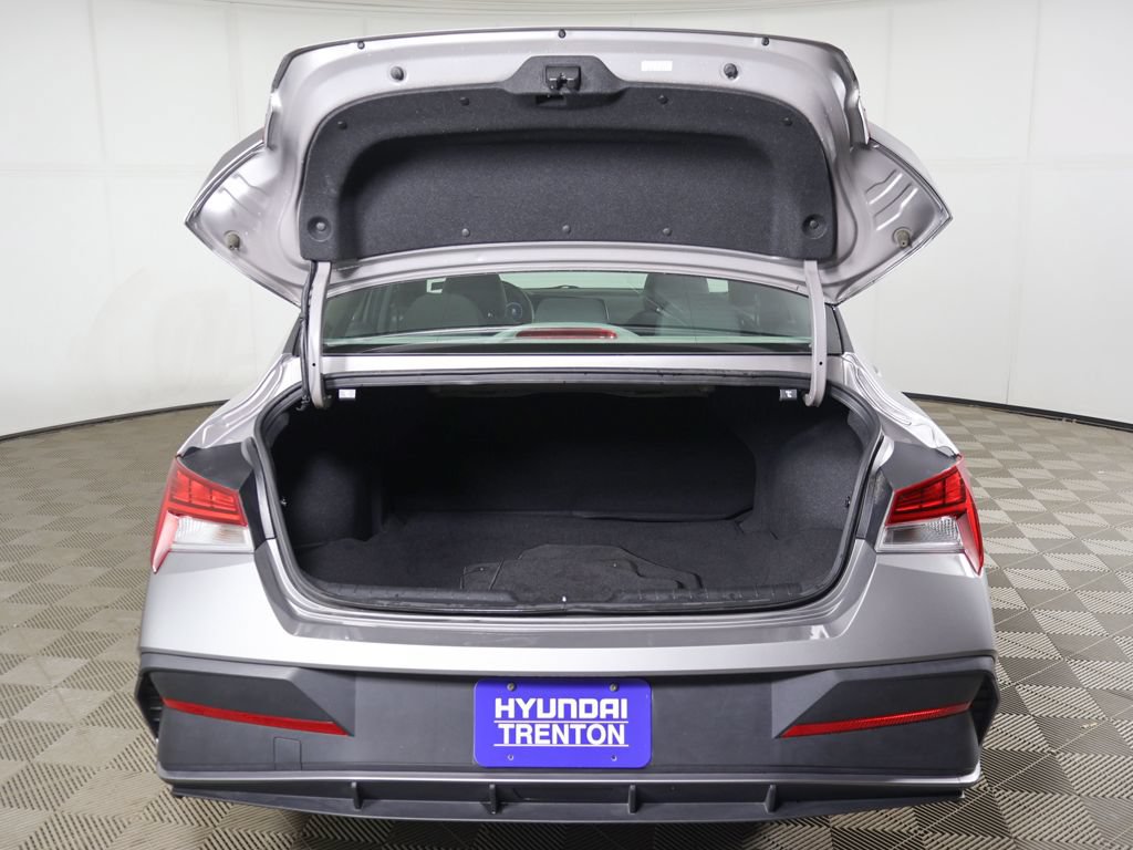 Used 2024 Hyundai Elantra Blue FWD image 14