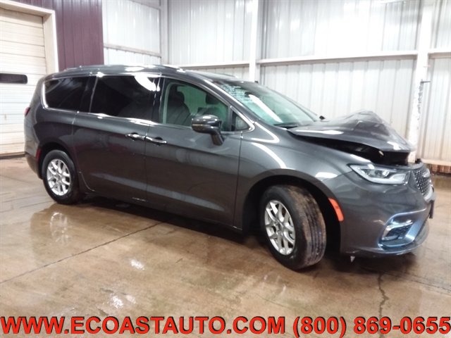 Used 2021 Chrysler Pacifica Touring-L image 3