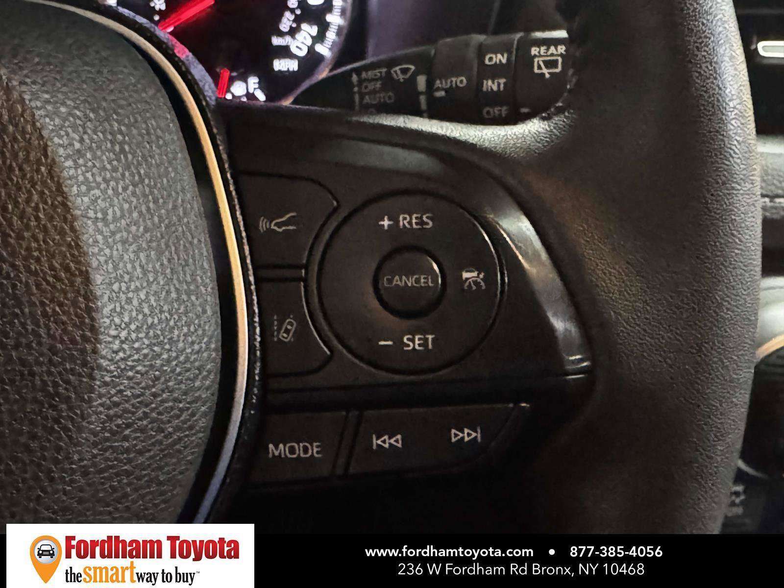 Used 2021 Toyota RAV4 XLE Premium image 20
