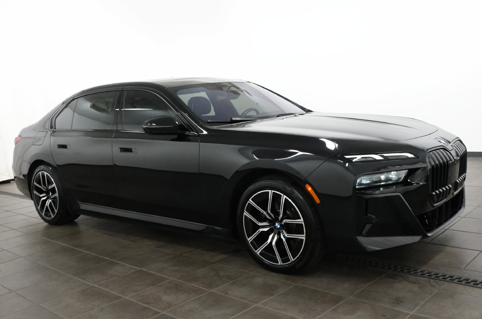 Used 2023 BMW i7 xDrive60 AWD/4WD image 7