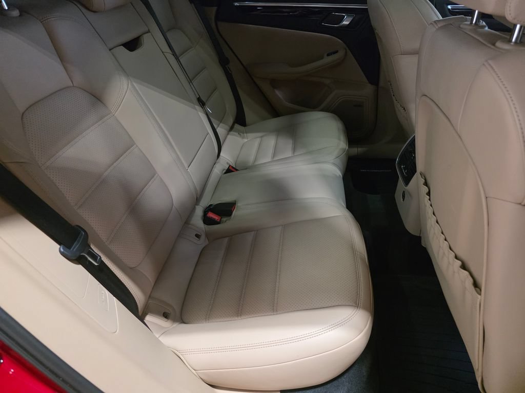 Certified 2026 Porsche Macan AWD/4WD image 17