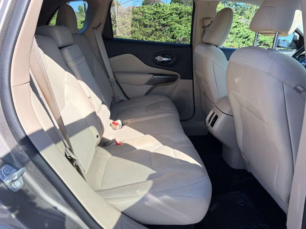 Used 2019 Jeep Cherokee Latitude w/ Popular Appearance Group AWD/4WD image 20