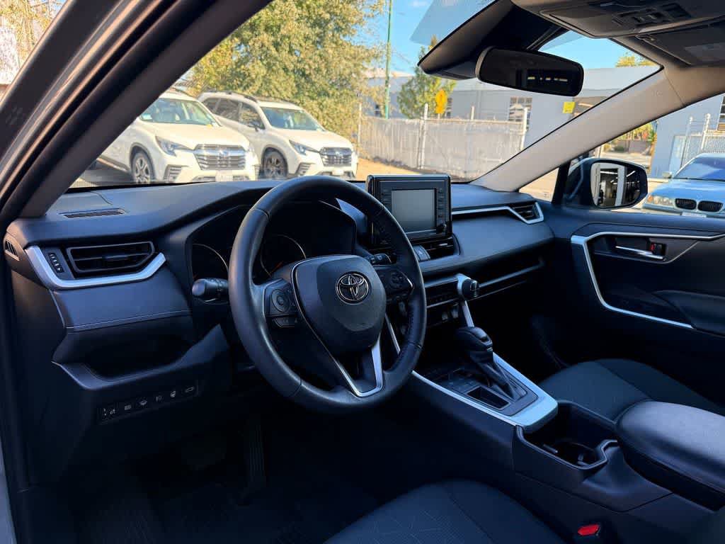 Used 2022 Toyota RAV4 XLE w/ Convenience Package FWD image 2