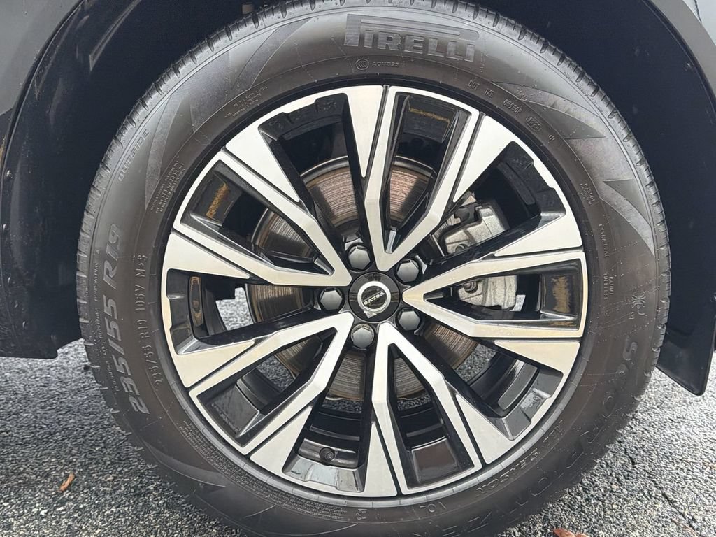 Certified 2024 Volvo XC60 B5 Plus w/ Protection Package Premier AWD/4WD image 13