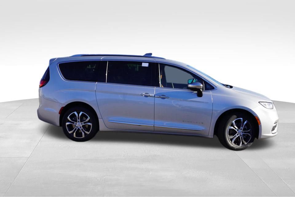 New 2026 Chrysler Pacifica Pinnacle image 2