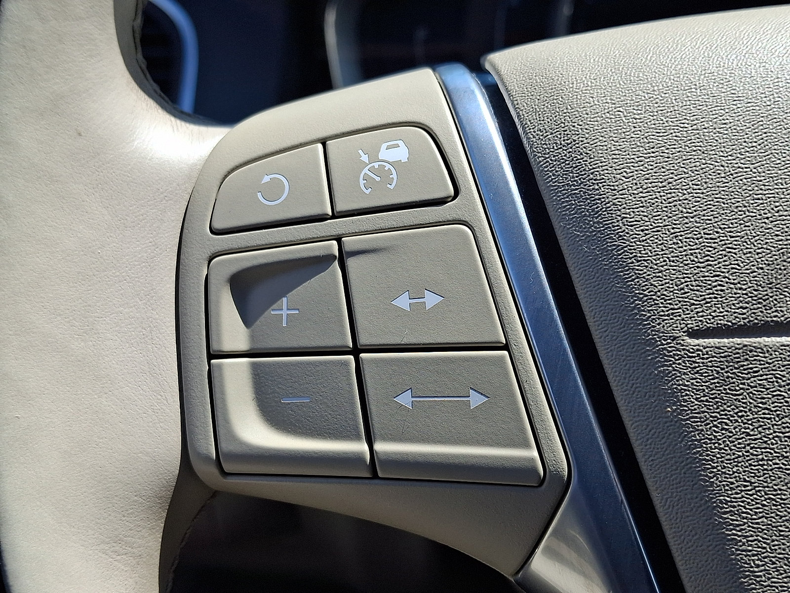 Used 2015 Volvo XC60 T5 Platinum w/ Climate Package AWD/4WD image 22