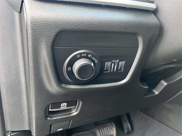 Used 2023 Jeep Grand Cherokee Laredo image 14