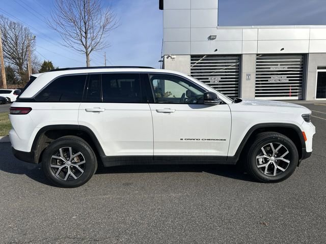 Certified 2023 Jeep Grand Cherokee Limited AWD/4WD image 9