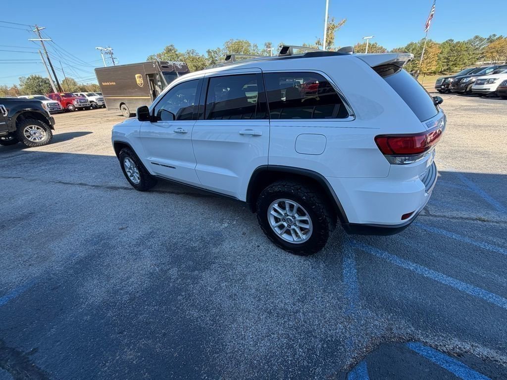 Used 2020 Jeep Grand Cherokee Laredo image 4
