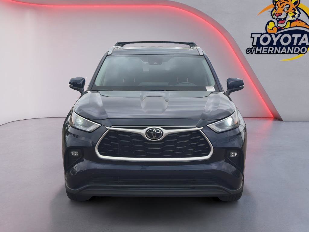 Used 2025 Toyota Highlander XLE image 2