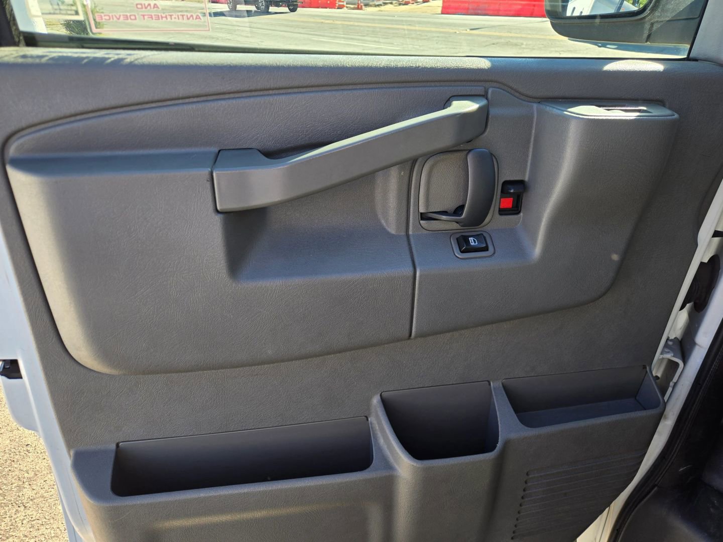 Used 2016 GMC Savana 3500 LS image 9