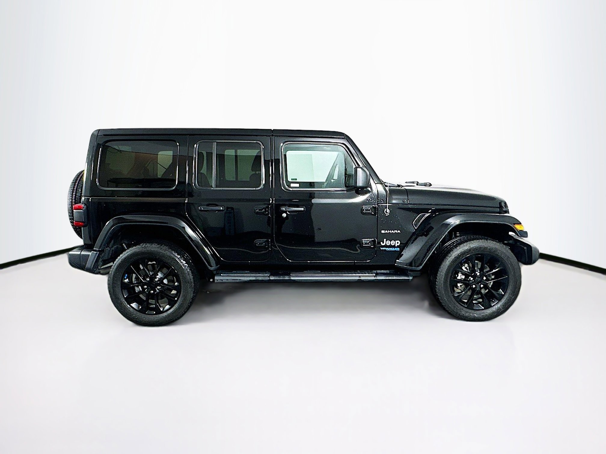 Used 2022 Jeep Wrangler Sahara w/ Cold Weather Group image 10