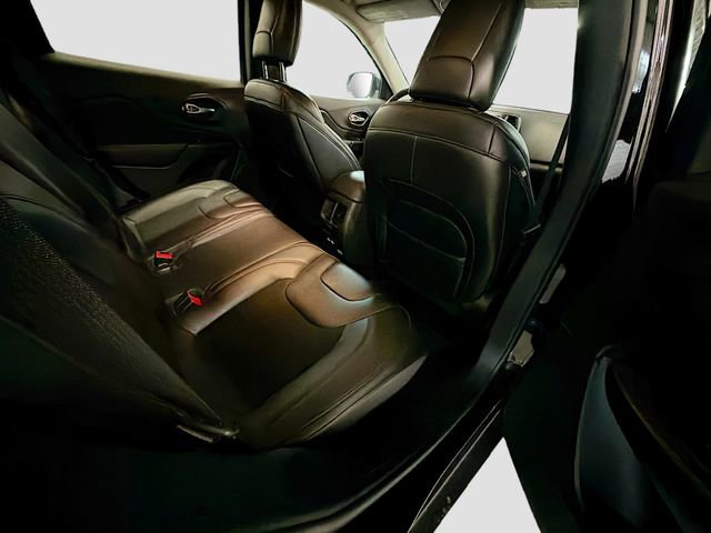 Used 2019 Jeep Cherokee Trailhawk w/ Cold Weather Group image 24