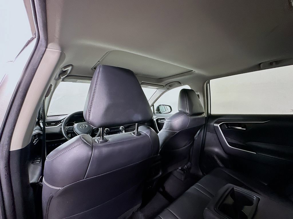 Used 2021 Toyota RAV4 XLE Premium image 13