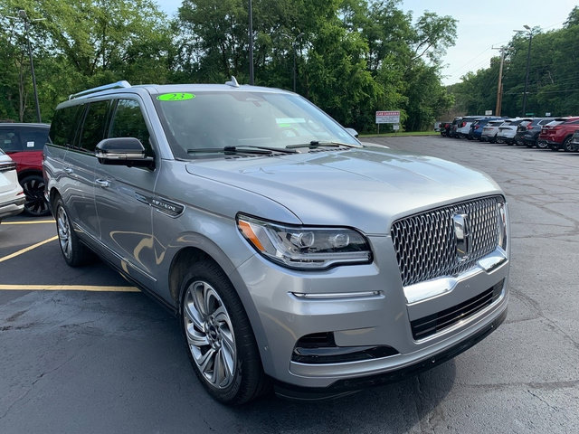 Used 2023 Lincoln Navigator L Reserve AWD/4WD image 4