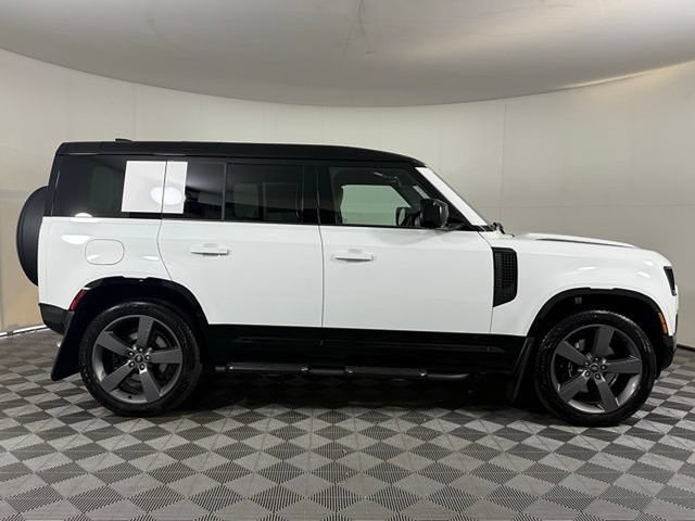 Used 2025 Land Rover Defender 110 V8 AWD/4WD image 9