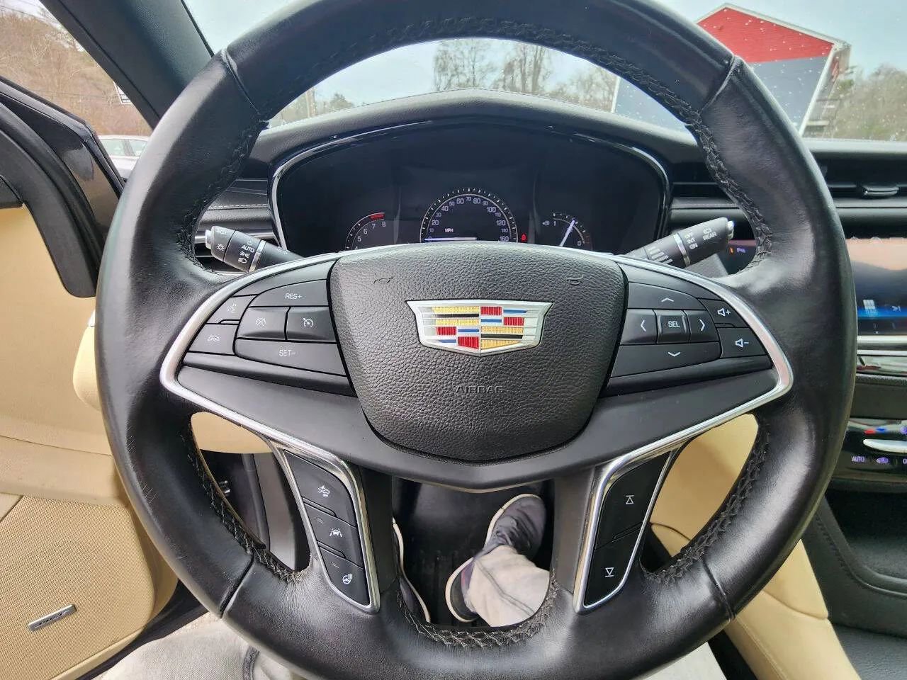 Used 2017 Cadillac XT5 Luxury w/ Driver Awareness Package image 21