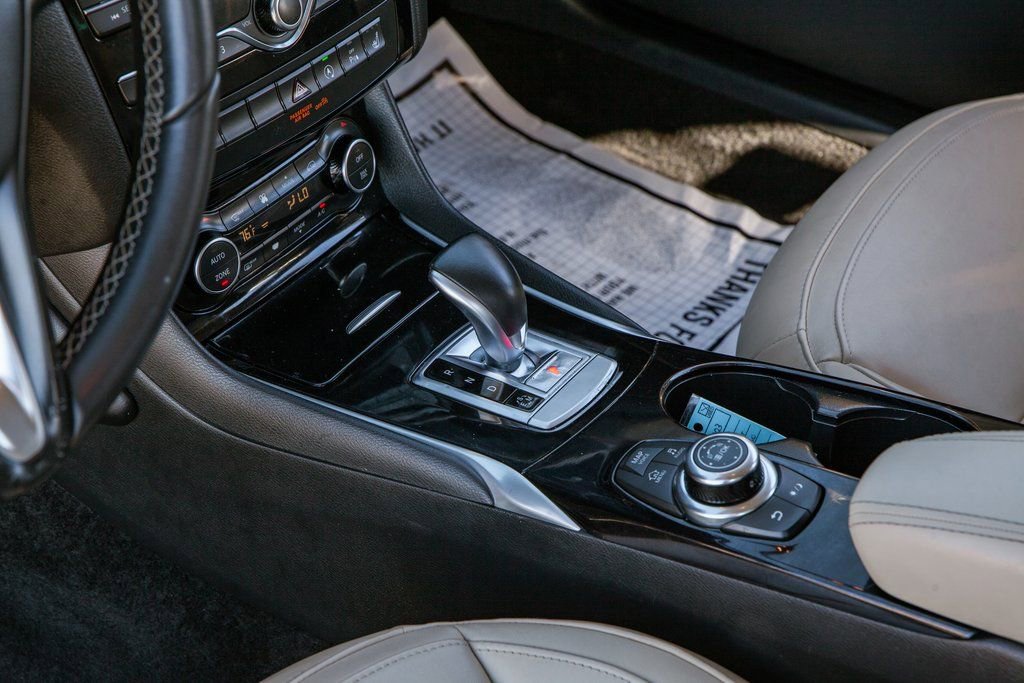 Used 2018 INFINITI QX30 Premium w/ Navigation Package image 14