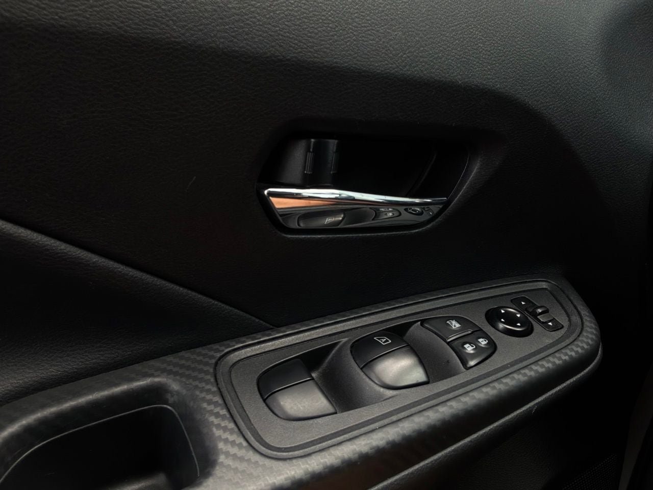 Used 2025 Nissan Versa SV FWD image 21