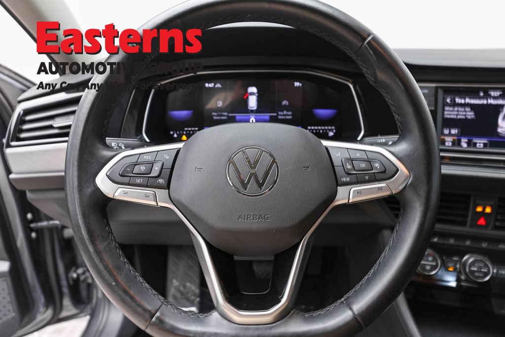 Used 2024 Volkswagen Jetta SE FWD image 11