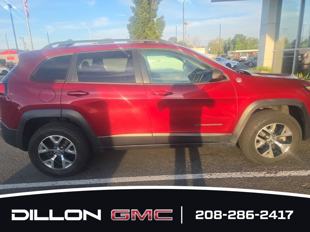 Used 2016 Jeep Cherokee Trailhawk w/ Leather Interior Group AWD/4WD image 8