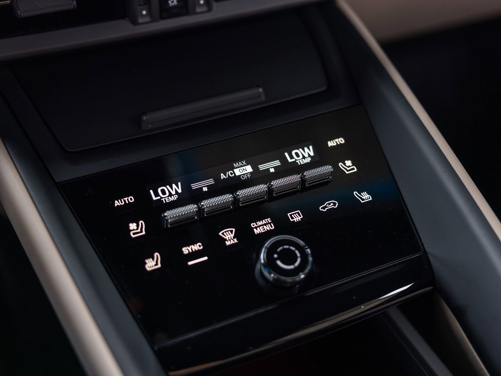 Certified 2025 Porsche Macan Electric image 57