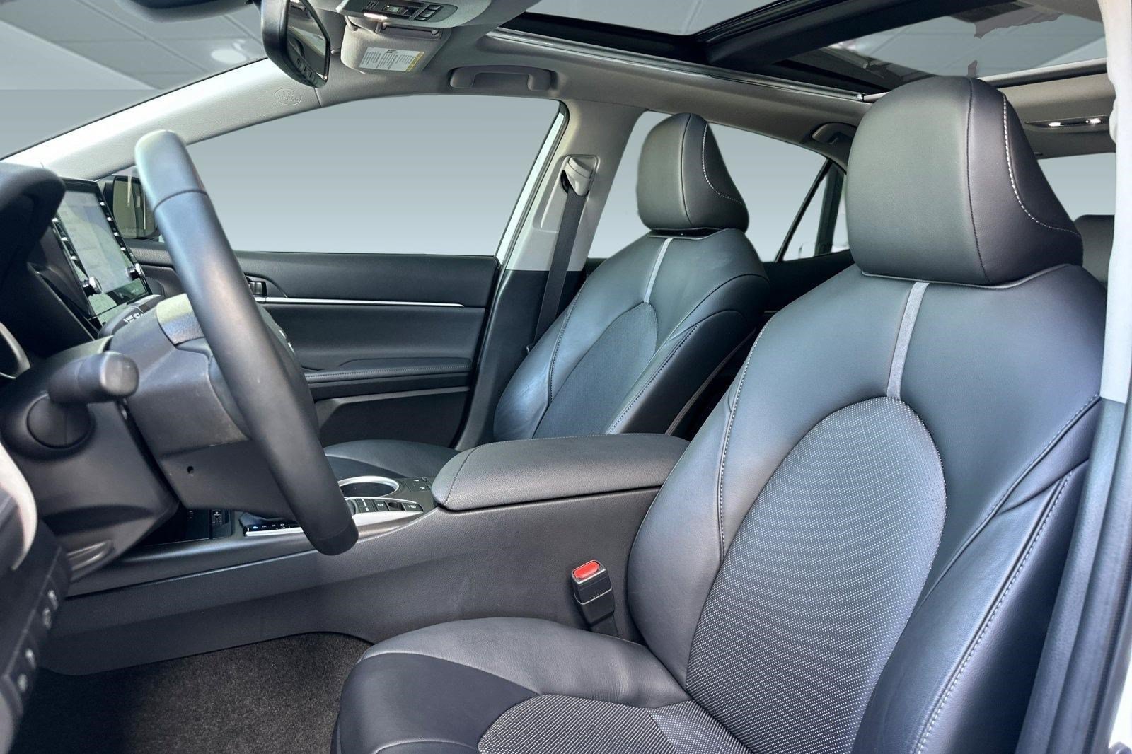 Used 2023 Toyota Camry XLE w/ Navigation Package FWD image 5