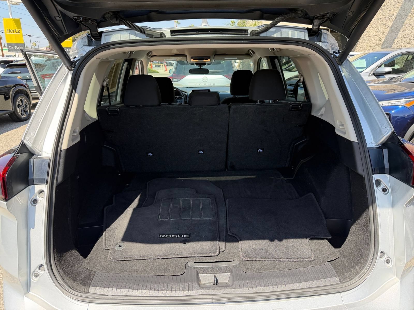 Used 2025 Nissan Rogue SV FWD image 33