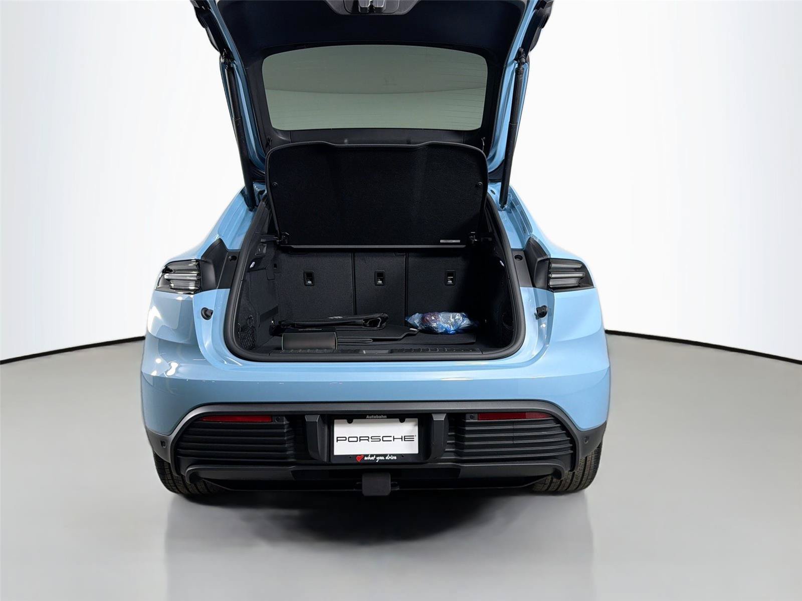 Certified 2026 Porsche Macan Electric RWD image 36